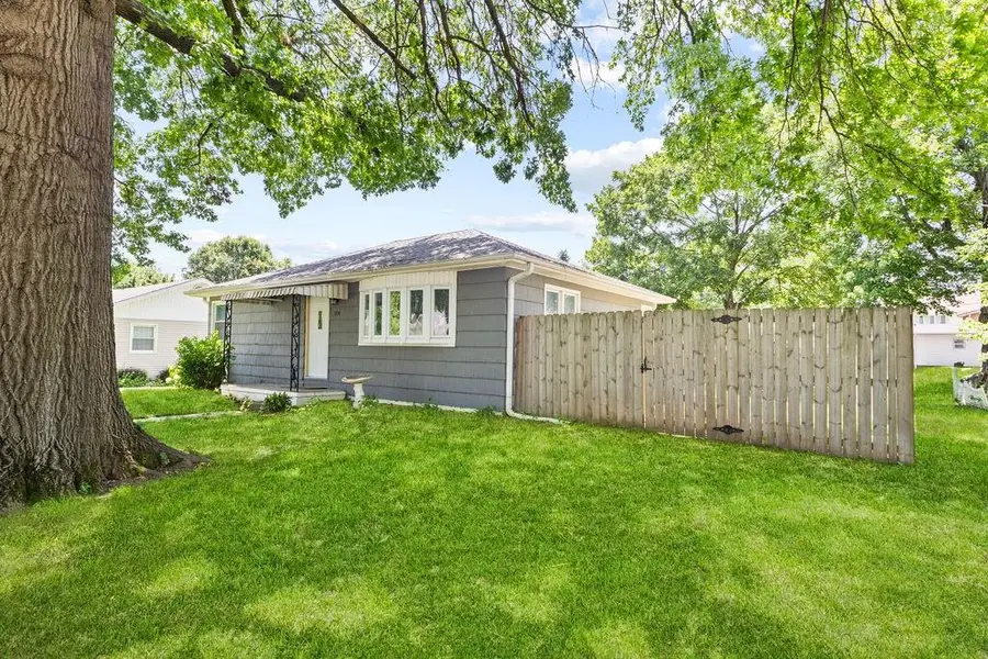 1304 S 39th Street, Saint Joseph, MO 64507 - #3