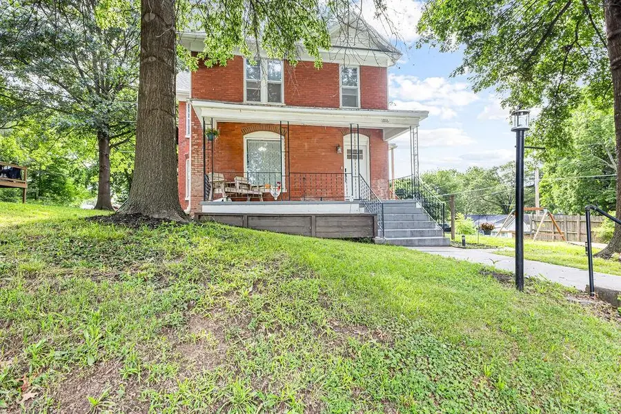 1016 N 10th Street, Atchison, KS 66002 - #2