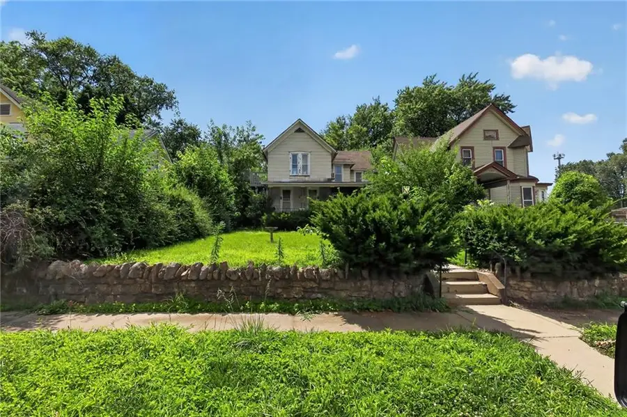 906 Columbia Avenue, Leavenworth, KS 66048 - #2