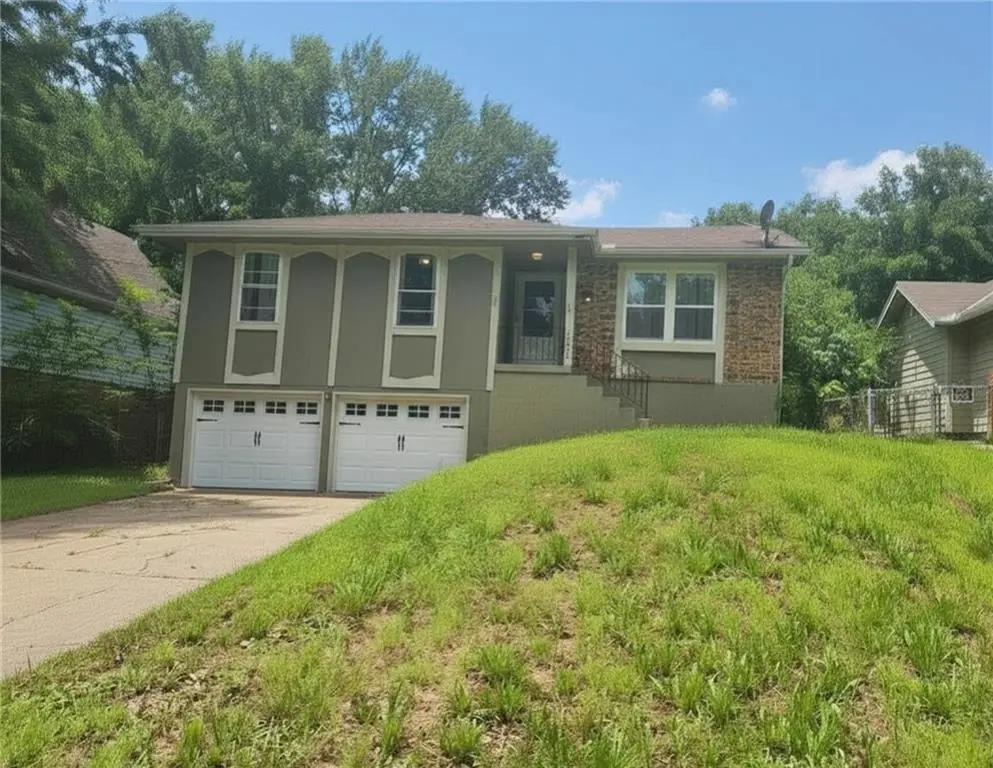 1322 S Hocker Avenue, Independence, MO 64055 - #1