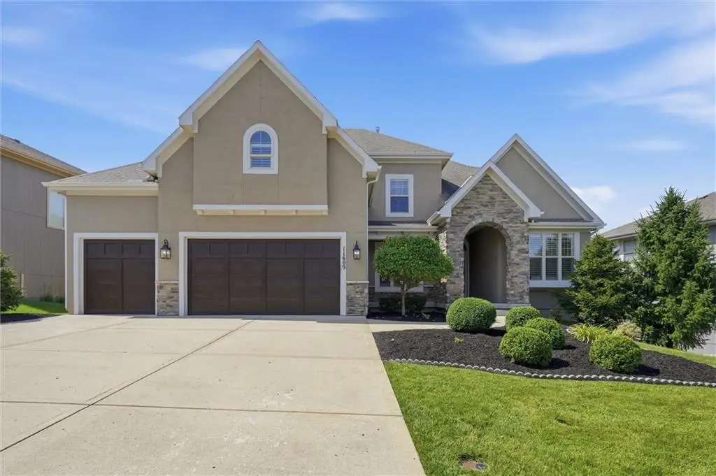 11609 W 158th Street, Overland Park, KS 66221 - #1