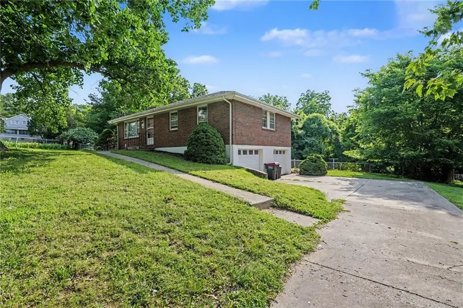 235 N Eugene Field Road, Claycomo, MO 64119 - #3