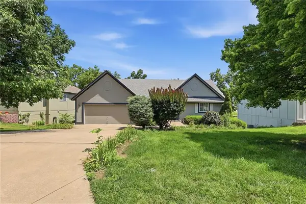 1636 N Hunter Drive, Olathe, KS 66061