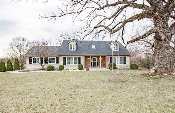 213 NE 51 Road, Warrensburg, MO 64093