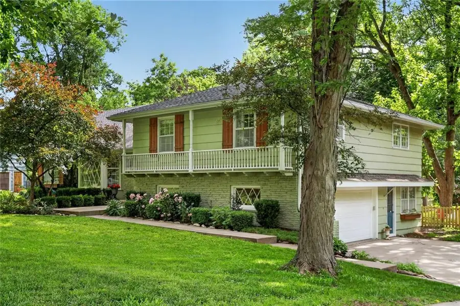 10345 Cherokee Lane, Leawood, KS 66206 - #2