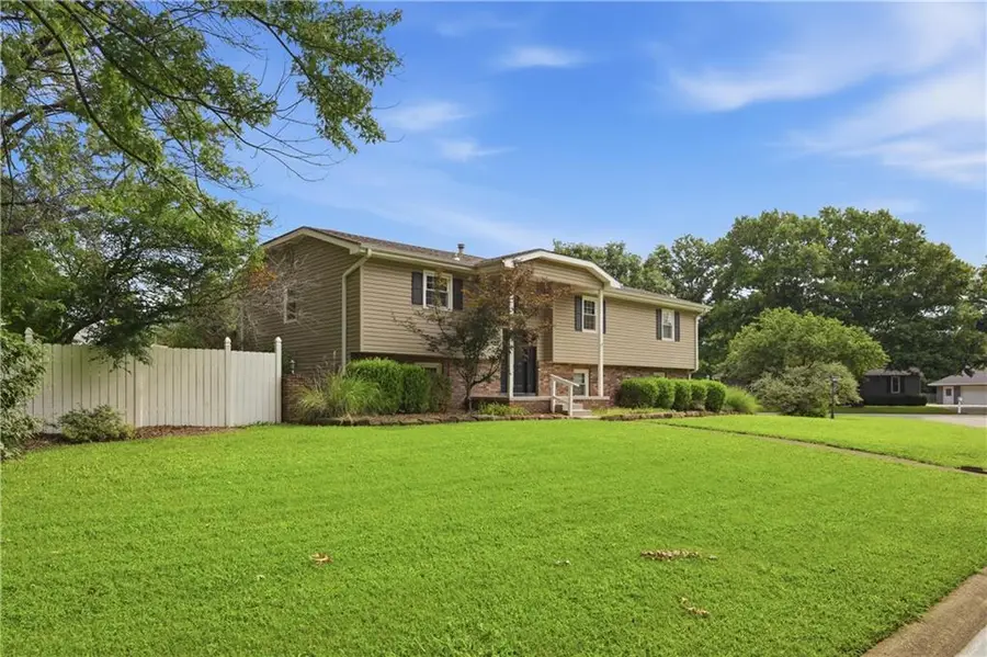 1009 Twin Lakes Drive, Pittsburg, KS 66762 - #2