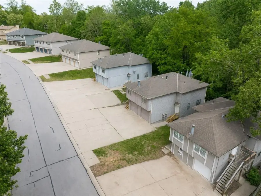8213 & 8215 Everton Avenue, Kansas City, MO 64152 - #3