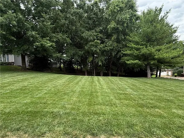 5007 Brookhaven Drive, St Joseph, MO 64507