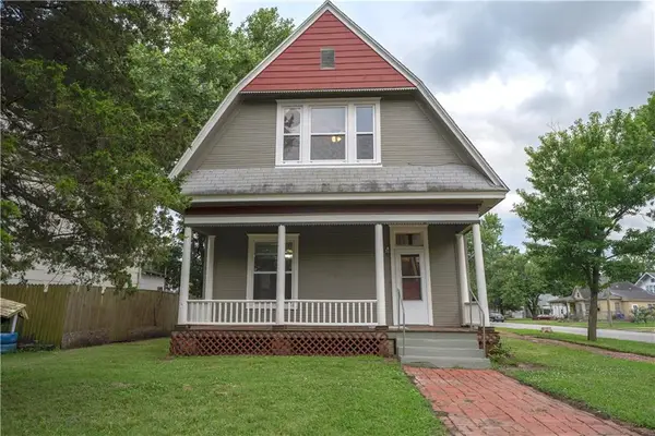 615 W 6th Street, Coffeyville, KS 67337