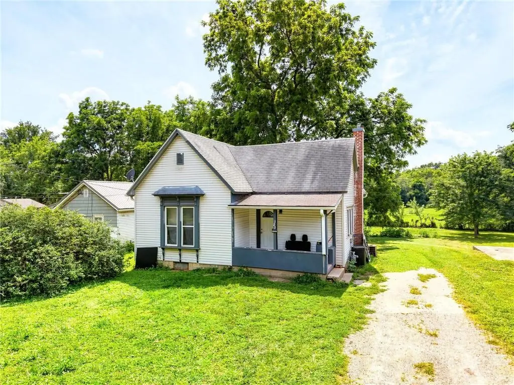 323 N Clinton Street, Brookfield, MO 64628 - #1