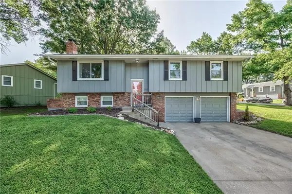 9957 Parkhill Road, Lenexa, KS 66215