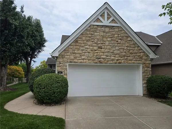 115 Pointe Drive, Gladstone, MO 64116