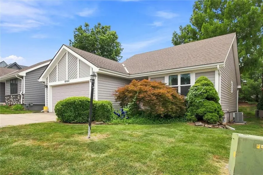 8504 N Chatham Avenue, Kansas City, MO 64154 - #2