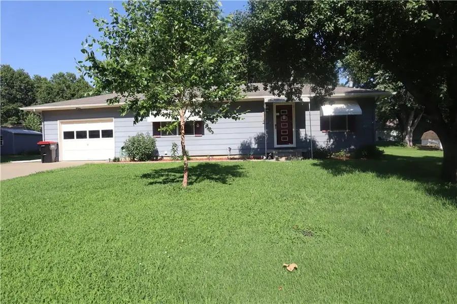 126 N Orange Street, Garnett, KS 66032 - #3