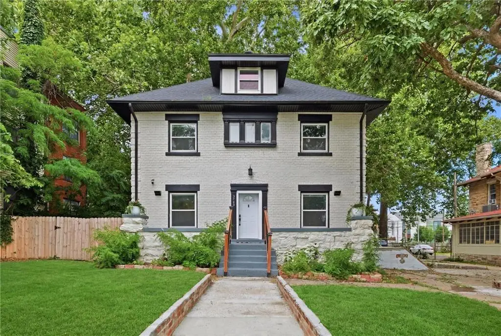 2708 Tracy Avenue, Kansas City, MO 64109 - #1