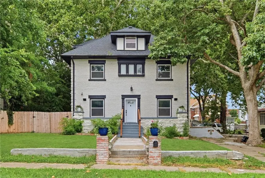 2708 Tracy Avenue, Kansas City, MO 64109 - #2