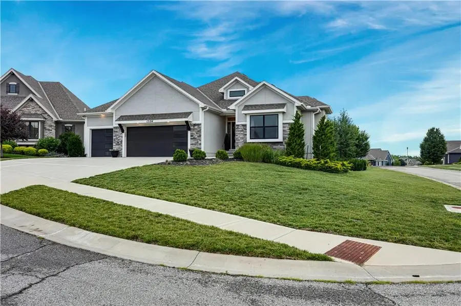 17104 Bradshaw Street, Overland Park, KS 66221 - #3