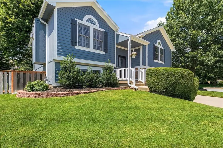 2621 NE Horseshoe Drive, Lees Summit, MO 64086 - #2