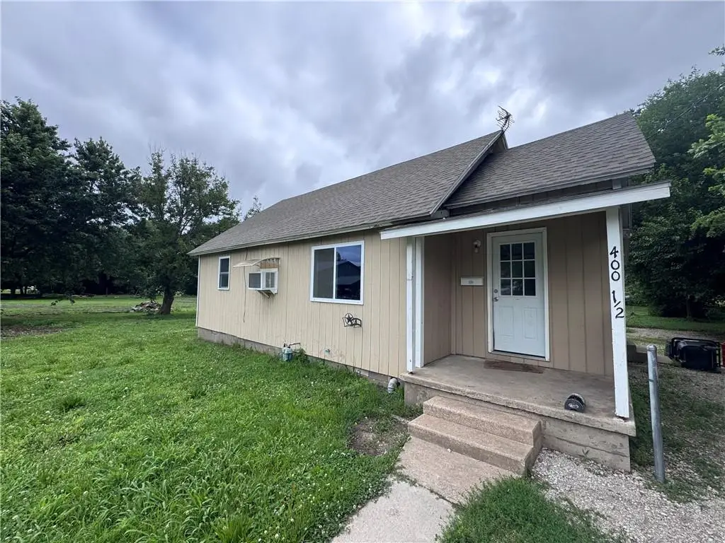 400 1/2 N Oak Street, Garnett, KS 66032 - #1