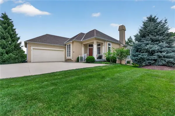 11644 S Carriage Road, Olathe, KS 66062