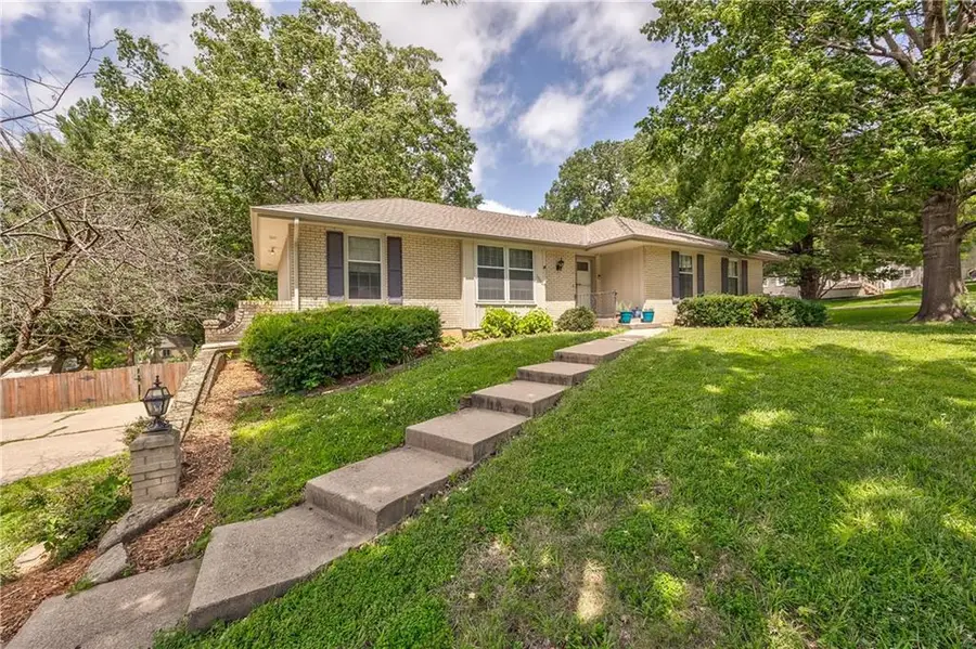 2504 S 14th Street, Leavenworth, KS 66048 - #3