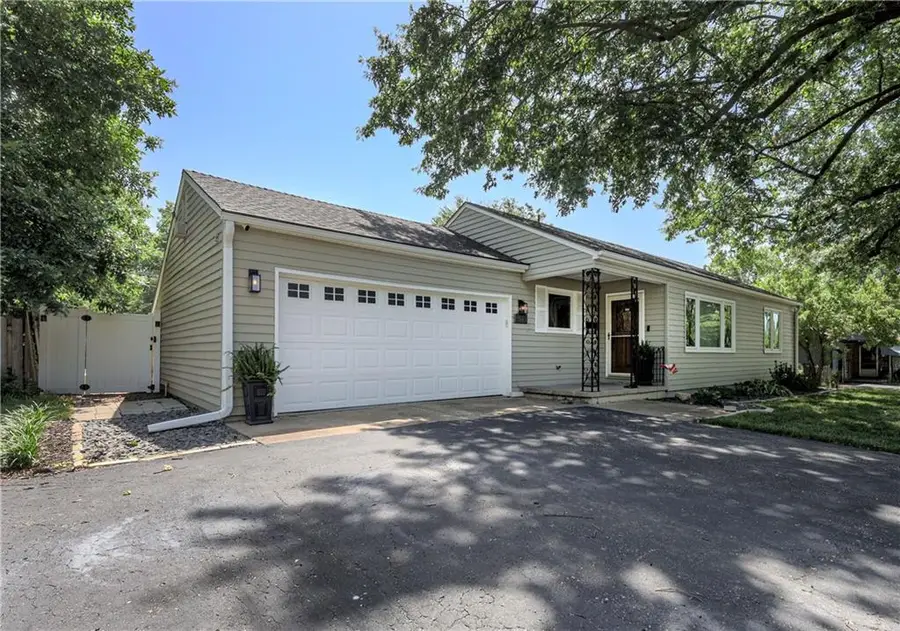 8643 Hadley Street, Overland Park, KS 66212 - #3