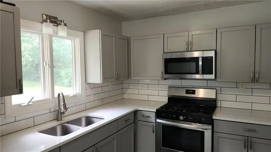 151 Cornell Avenue, Bonner Springs, KS 66012 - #3