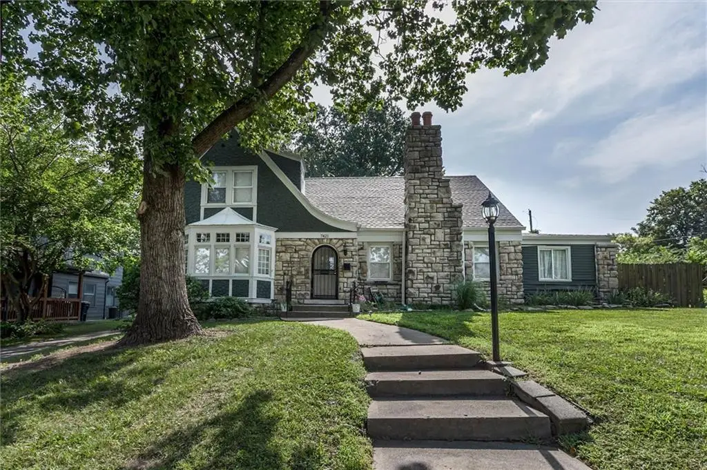 7421 Forest Avenue, Kansas City, MO 64131 - #1