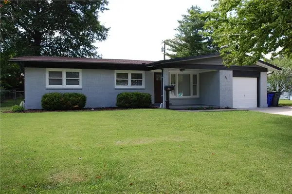 811 S Edgemere Drive, Olathe, KS 66061