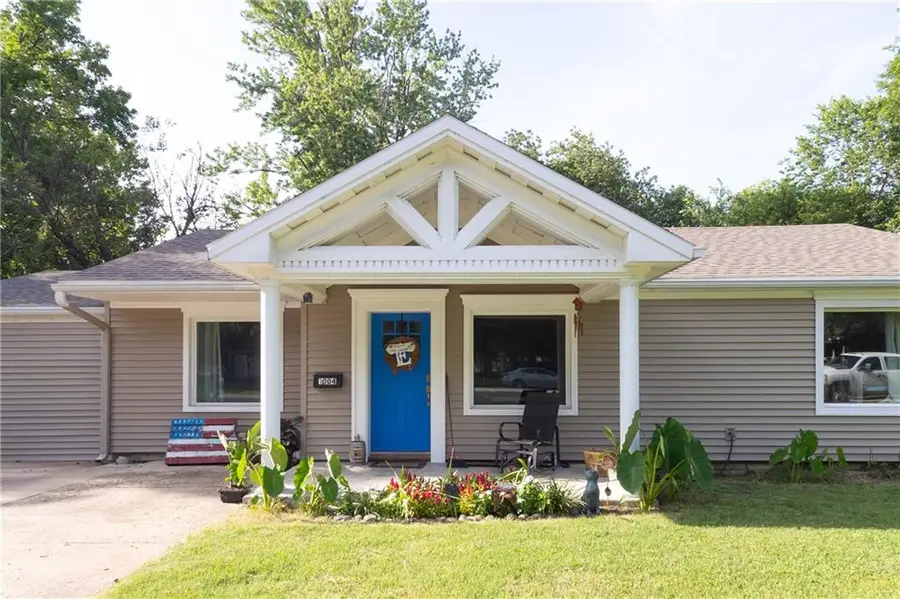 1004 E Main Street, Cherryvale, KS 67335 - #2