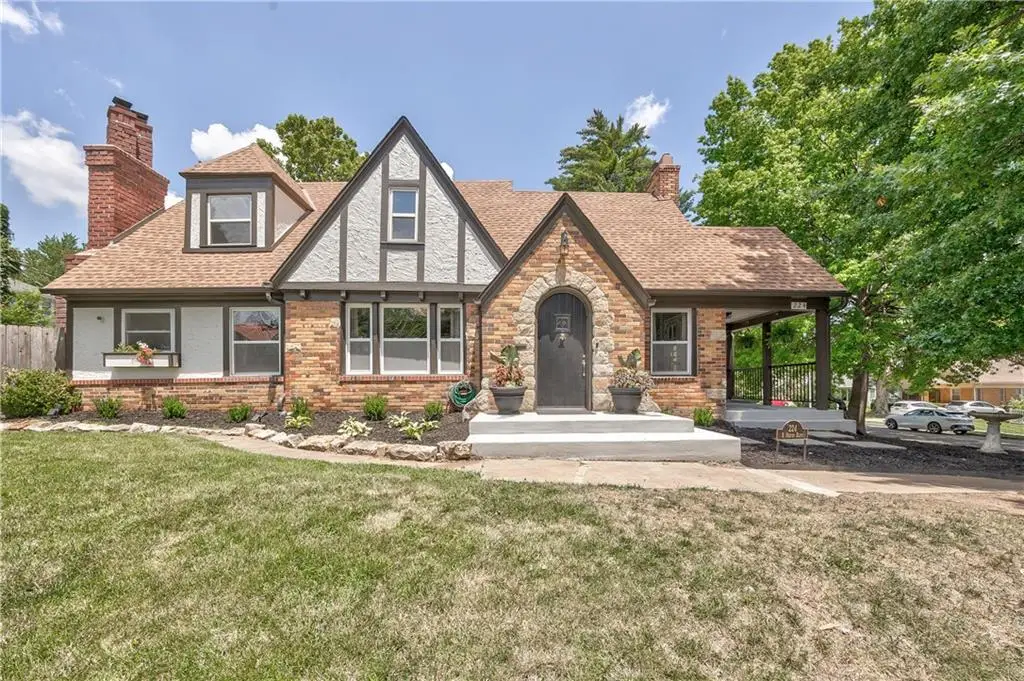 224 E Meyer Boulevard, Kansas City, MO 64113 - #1