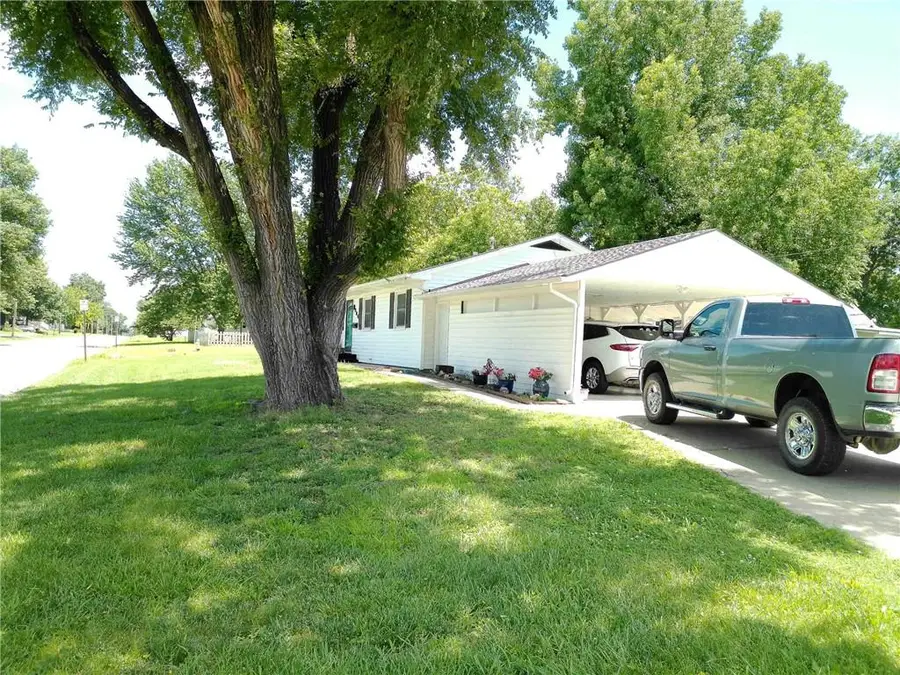 904 W 7th Street, Ottawa, KS 66067 - #2