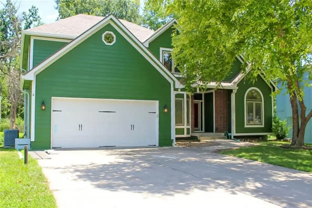 3205 N Black Forest Avenue, Blue Springs, MO 64015 - #1
