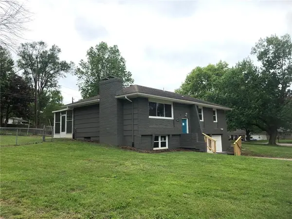 908 SW 14th Terrace, Lee's Summit, MO 64081