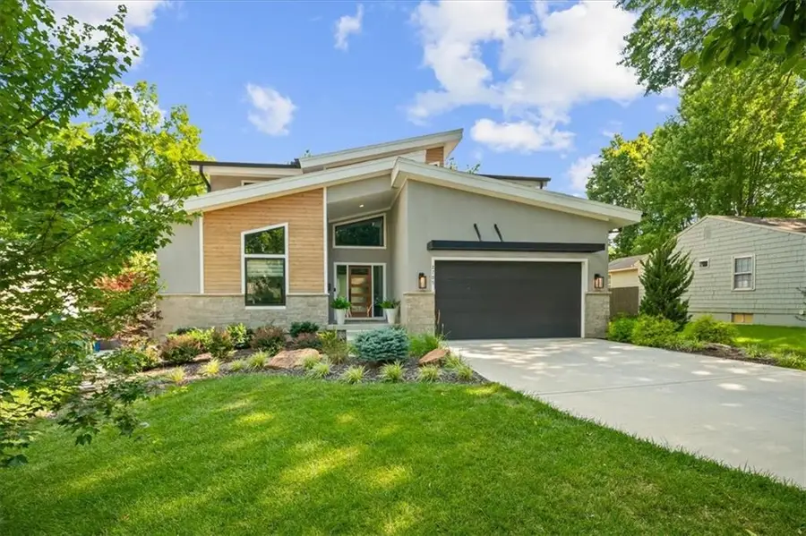2705 W 74th Street, Prairie Village, KS 66208 - #2