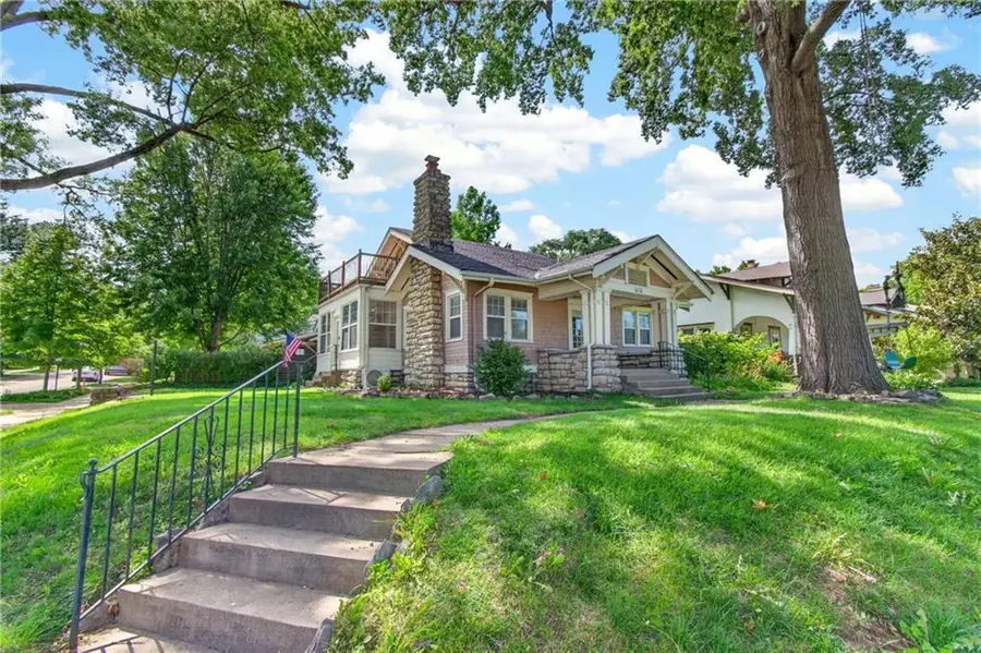 5850 Brookside Boulevard, Kansas City, MO 64113 - #2