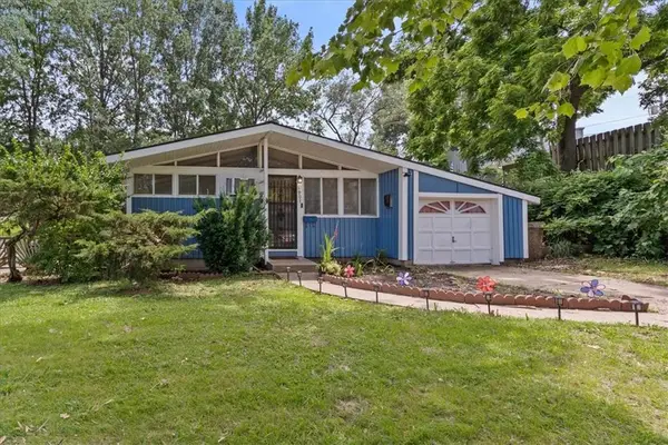 1907 NE 57th Street, Gladstone, MO 64118