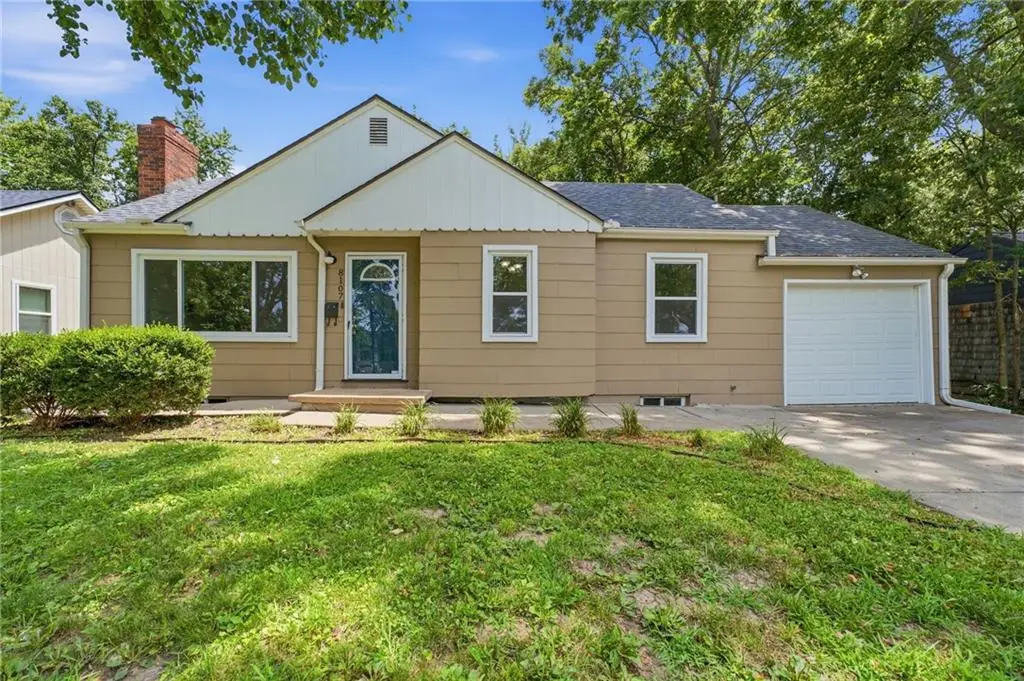 8107 Ward Parkway, Kansas City, MO 64114 - #1