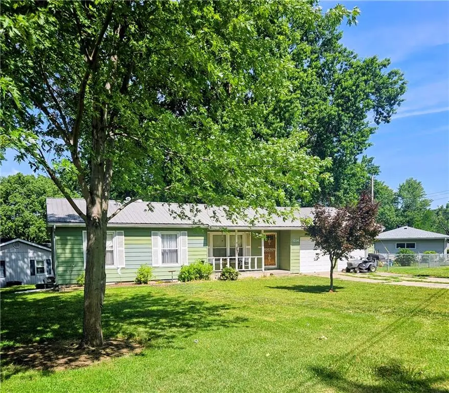 5714 N Tracy Avenue, Gladstone, MO 64118 - #2