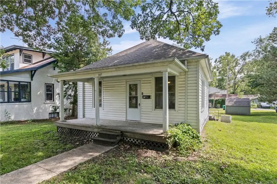 307 E Miami Street, Paola, KS 66071 - #2
