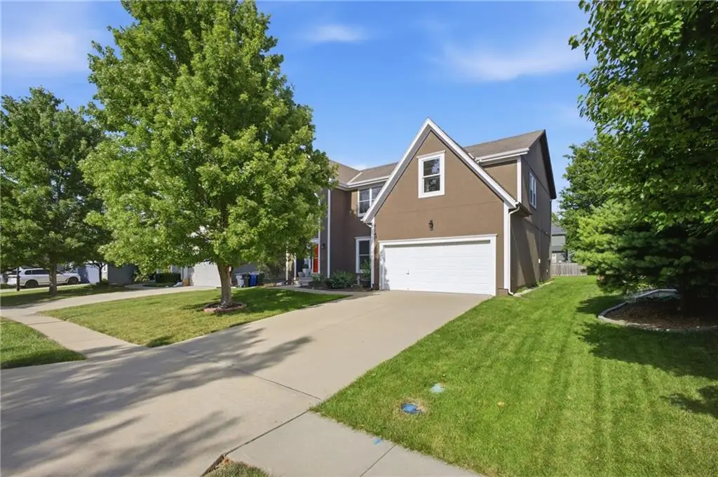 16289 S Lennox Street, Olathe, KS 66062 - #1