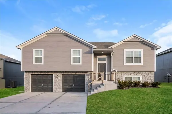 900 NW Hilltop Lane, Grain Valley, MO 64029
