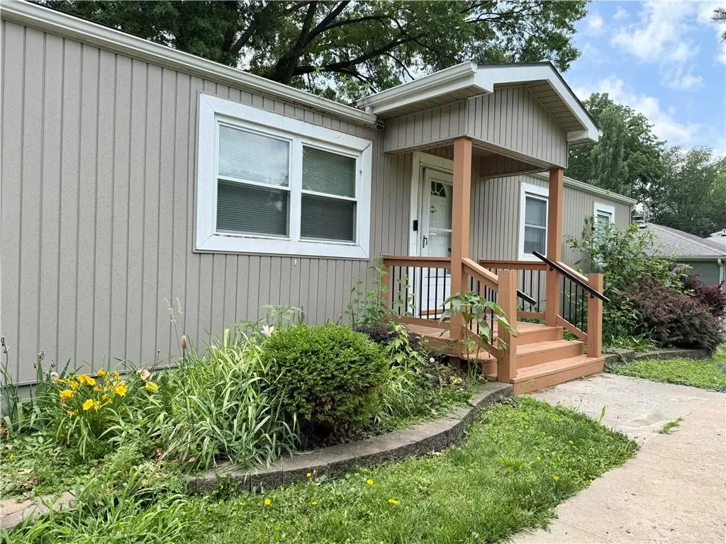 4621 NE 42nd Street, Kansas City, MO 64117 - #1