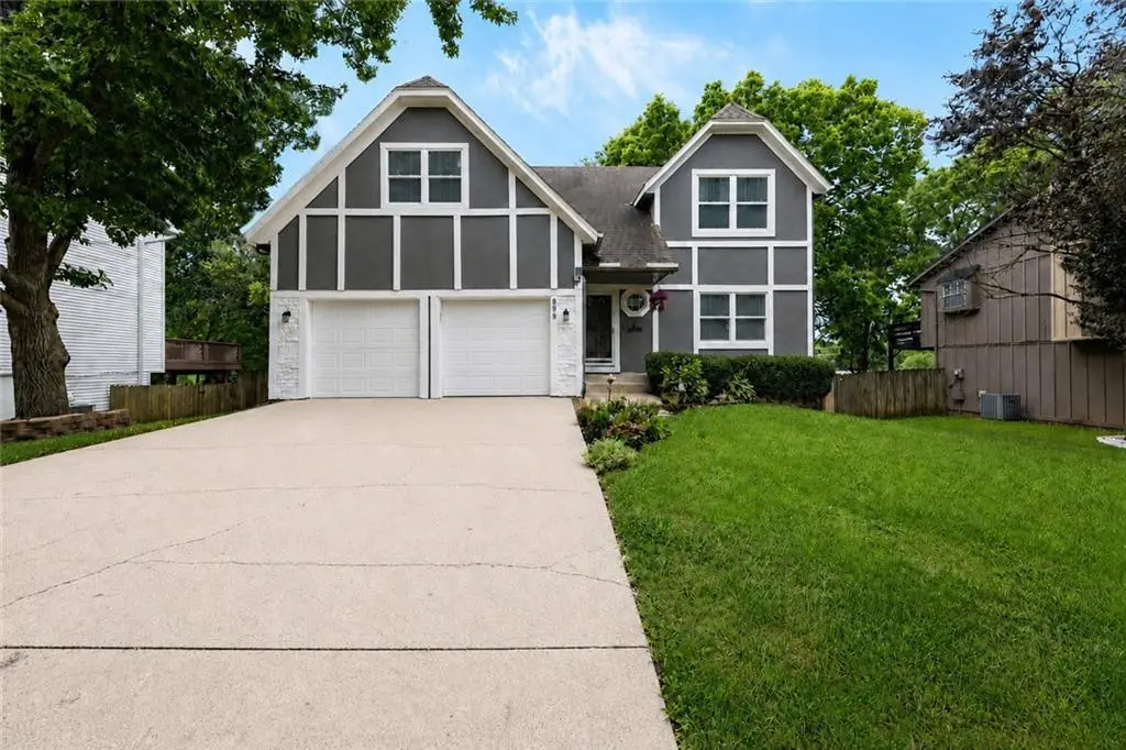 909 E Johnston Circle, Olathe, KS 66061 - #1