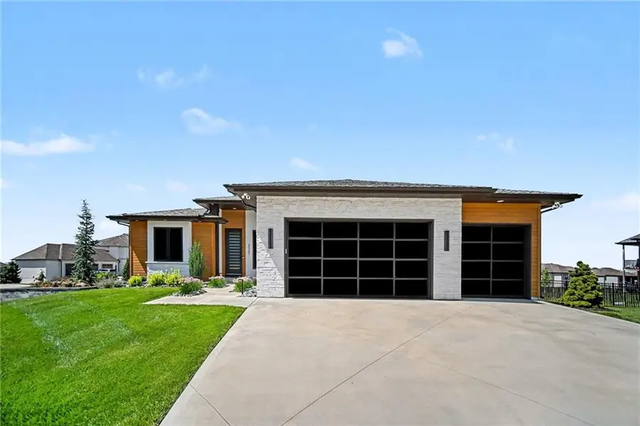 2131 NW Palisades Drive, Riverside, MO 64150 - #2