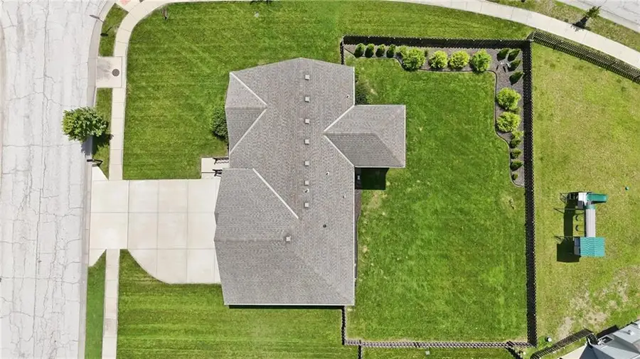 10802 N Oakland Avenue, Kansas City, MO 64157 - #2