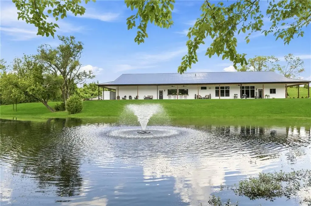 12820 NW Crooked Road, Parkville, MO 64152 - #1