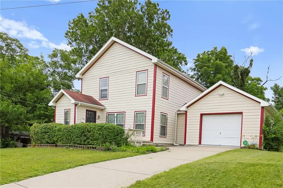 2005 E 34th Street, Kansas City, MO 64109 - #2
