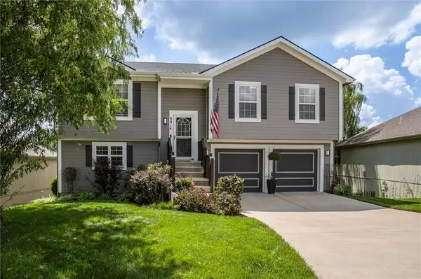 6814 N Pontiac Avenue, Kansas City, MO 64151