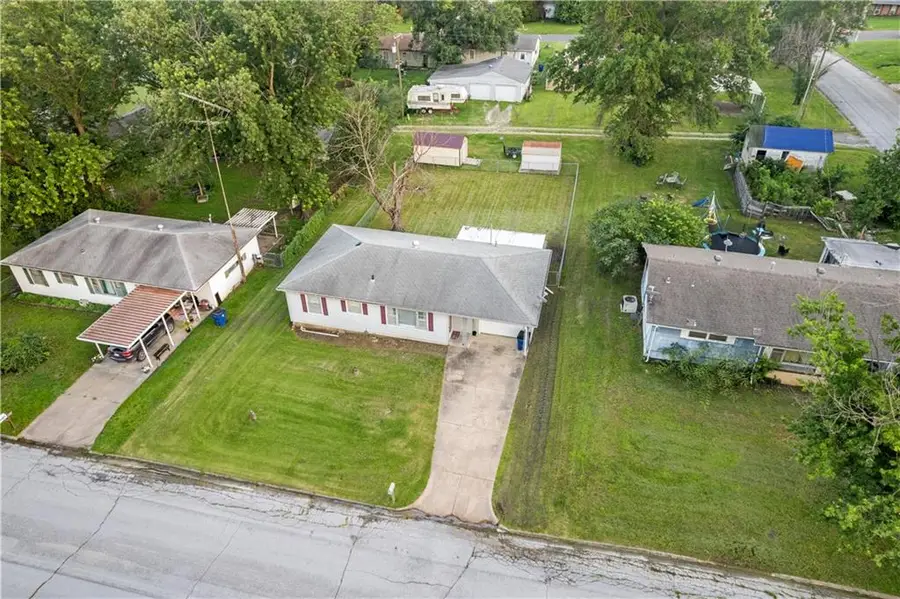 1305 Hibbard Street, Coffeyville, KS 67337 - #3